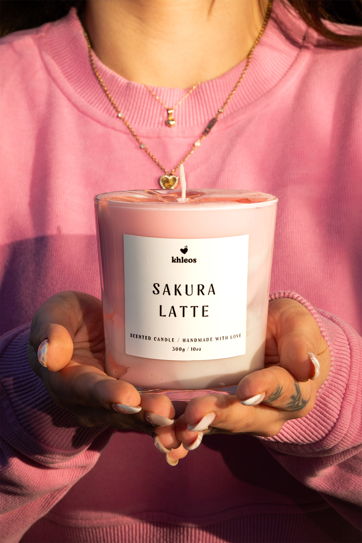 Sakura Latte Kiraz Çiçeği ve Süt Kokulu Pembe Mum, 300g, 9x7 cm